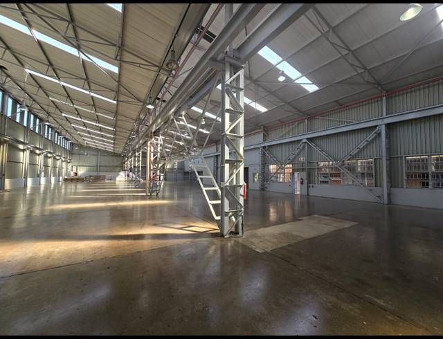 3,442M² WAREHOUSE TO LET IN DENVER